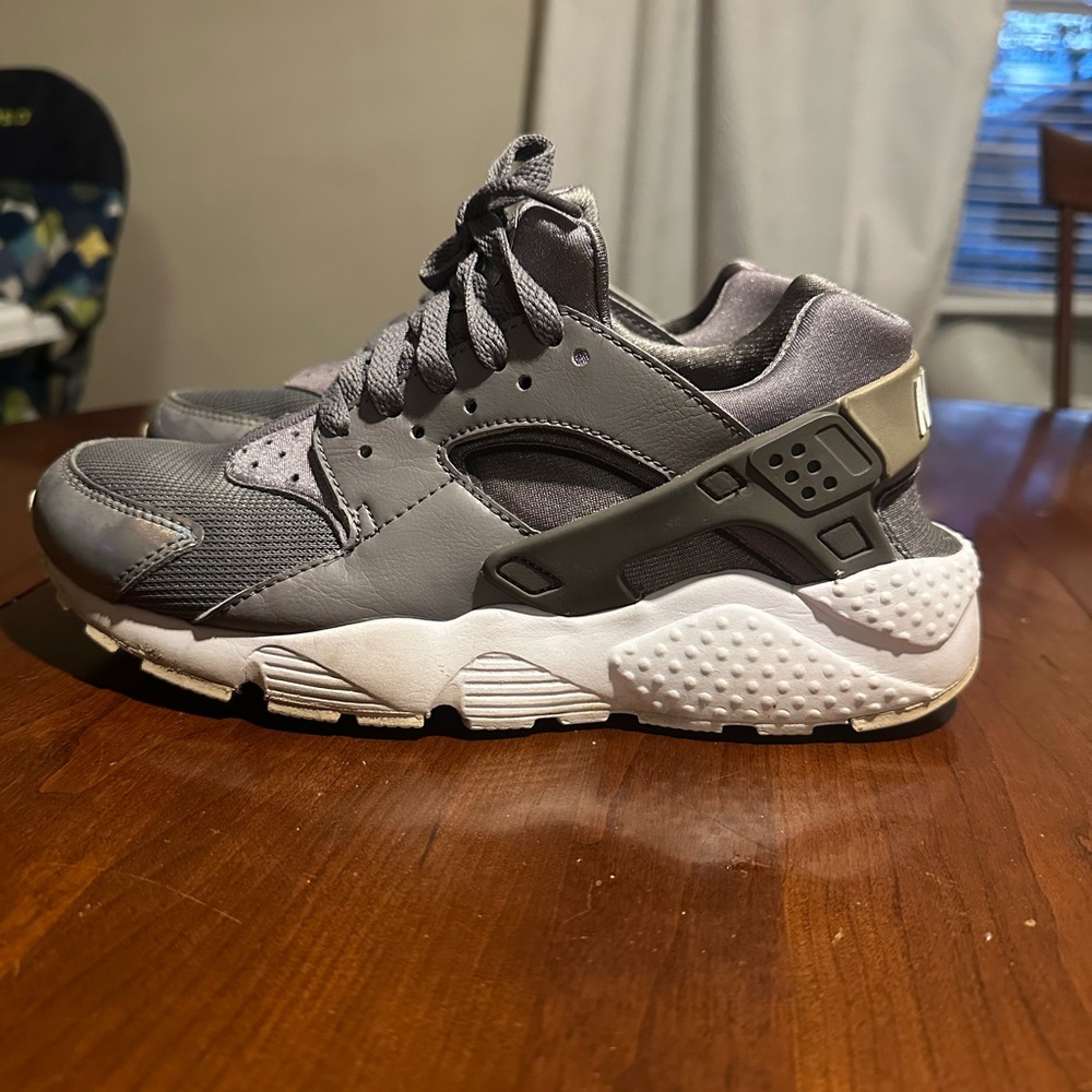 Nike Gray huarache big kids shoes